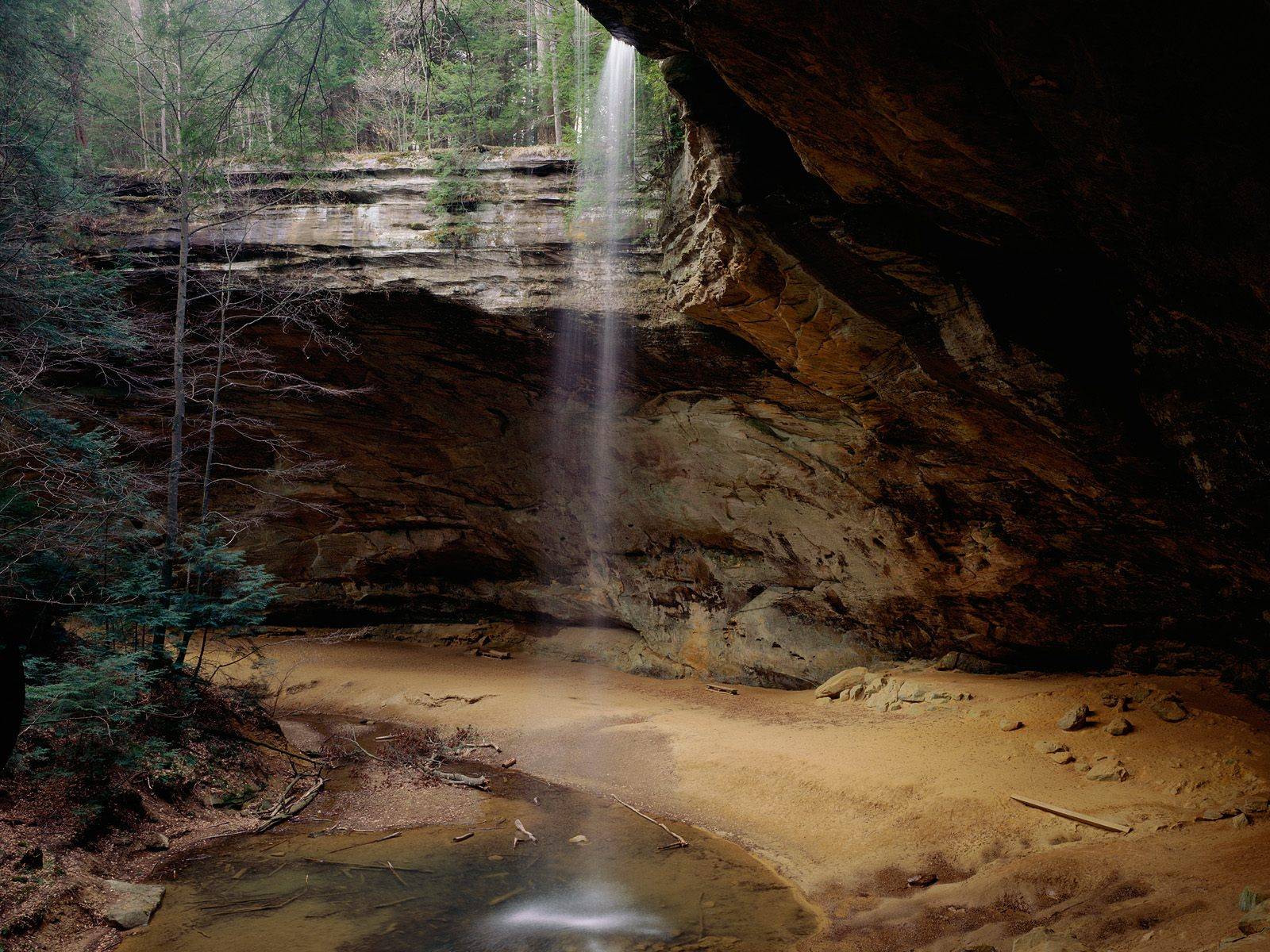 http://grandcanyon.free.fr/images/cascade/original/Ash%20Cave,%20Hocking%20Hills%20State%20Park,%20Ohio.jpg