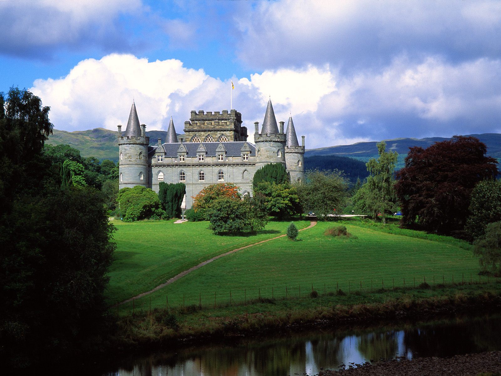 Inverary Castle, Scotland.jpg