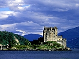 Eilean Donan Castle, Loch Duich, Scotland 00.jpg
